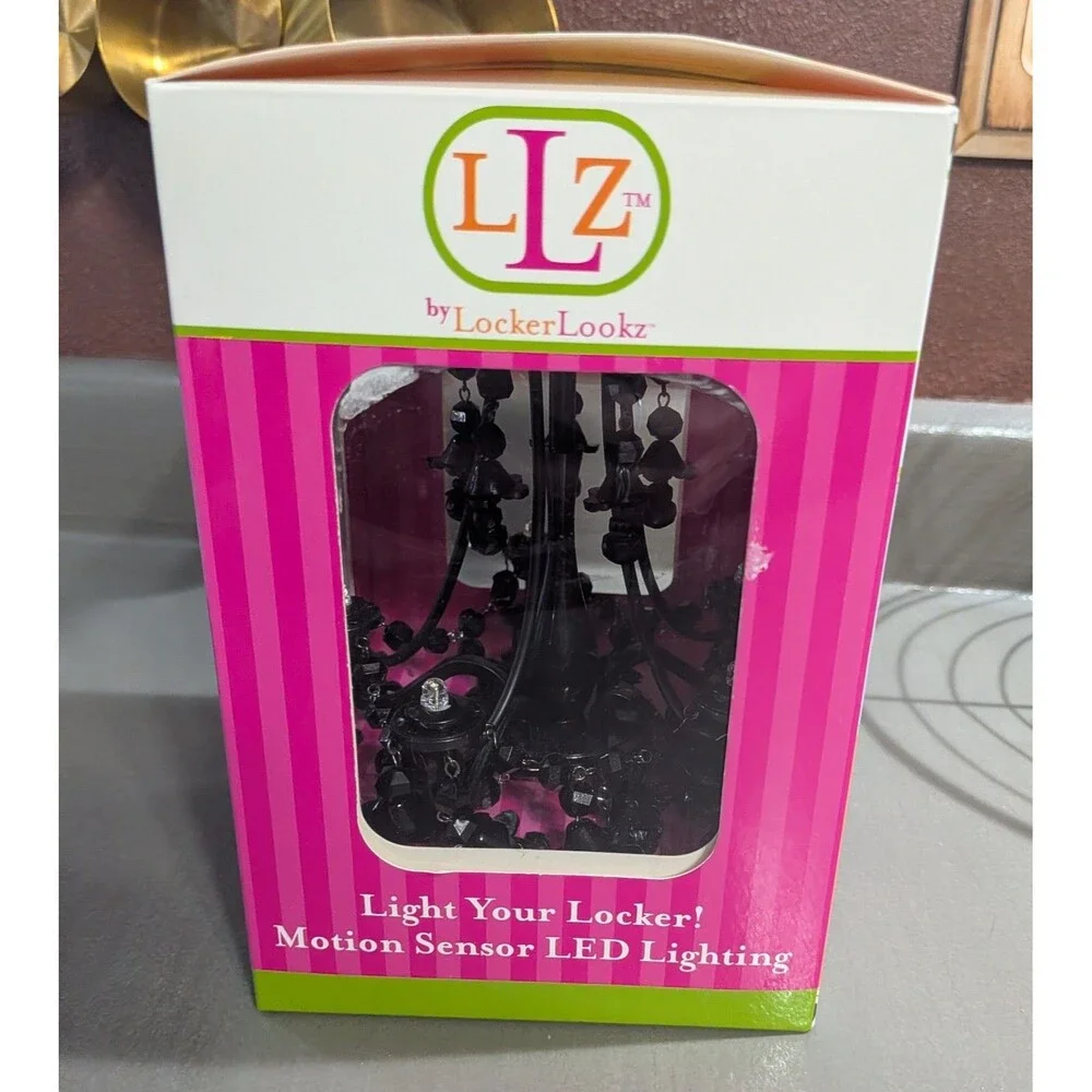 LOCKERLOOKZ CHANDELIER MOTION SENSOR LOCKER DECOR/DOLL HOUSE MINI BLACK, New